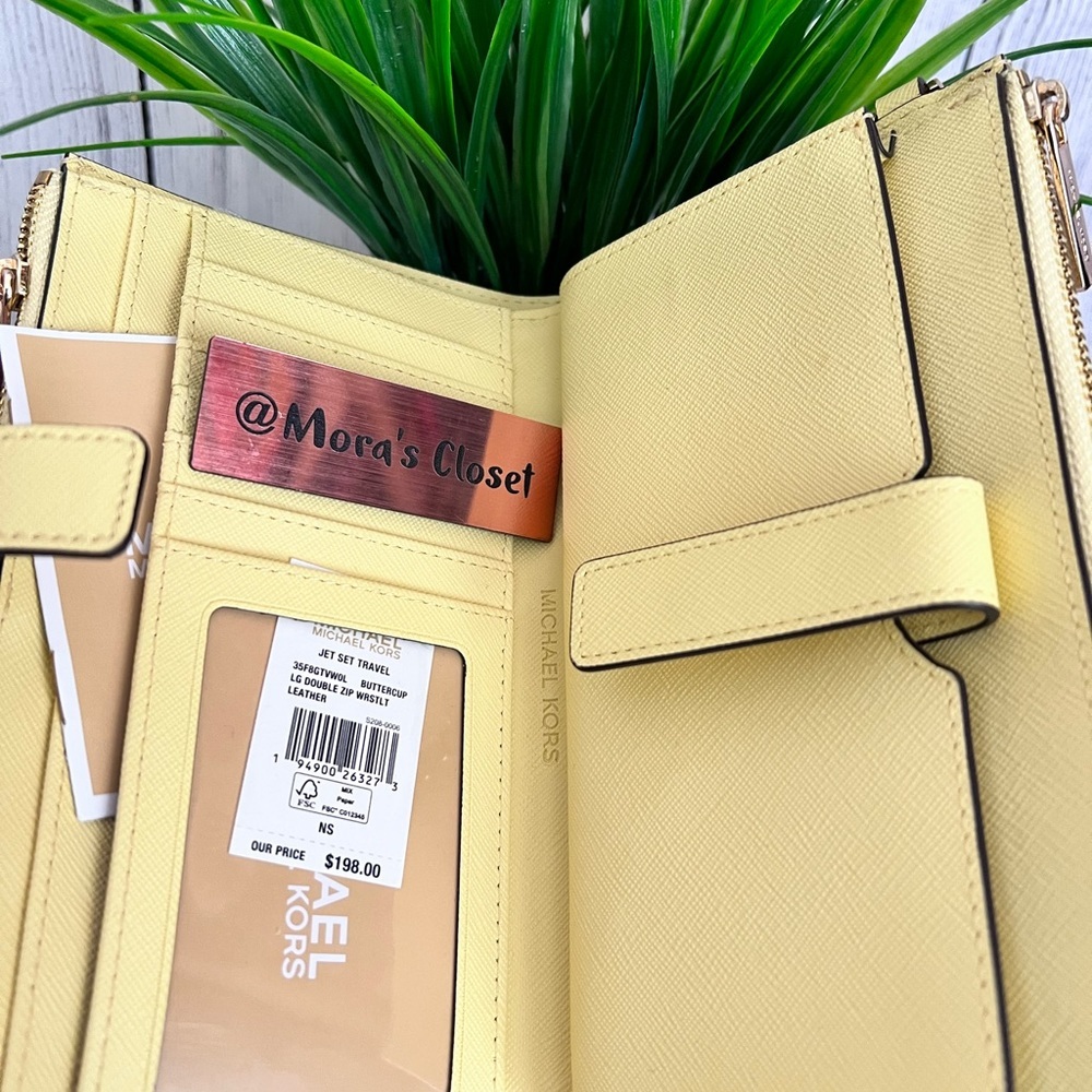 Michael Kors Wallet - Picture 9 of 9